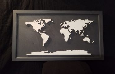 carte monde blanc sur ardoise